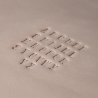 Alfabetstämpelset | Versaler | Oswald Bold Font | 7mm Bredd - Ceramind® Tools