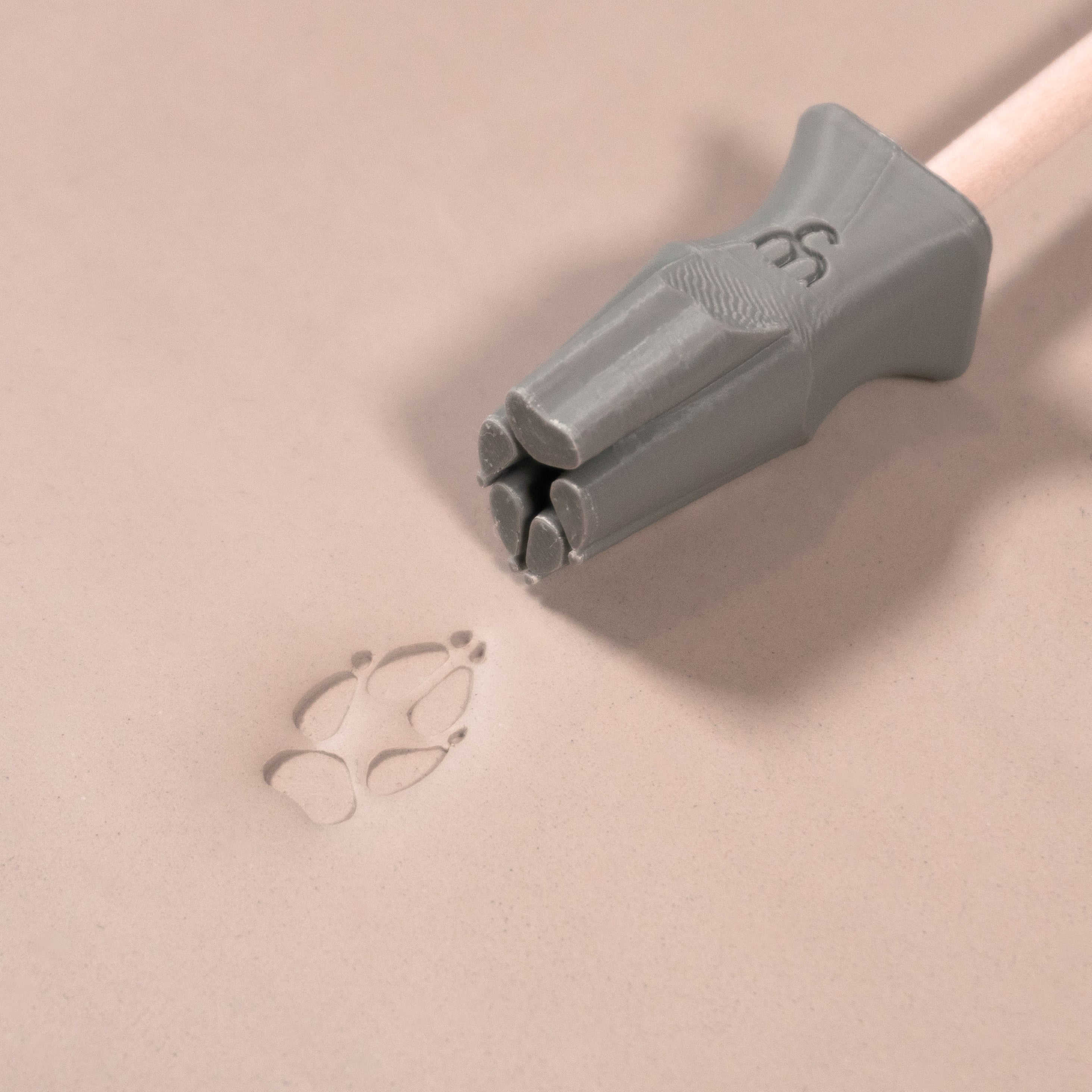 Fox Paw Stamp - Medium - Style 2 - Ceramind® Tools